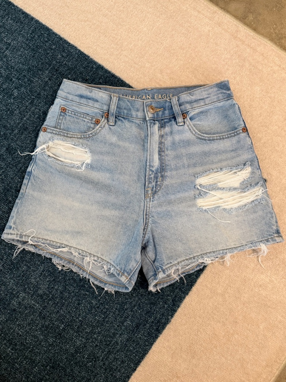 american eagle highest rise 90s boyfriend short - Picture 1 of 8